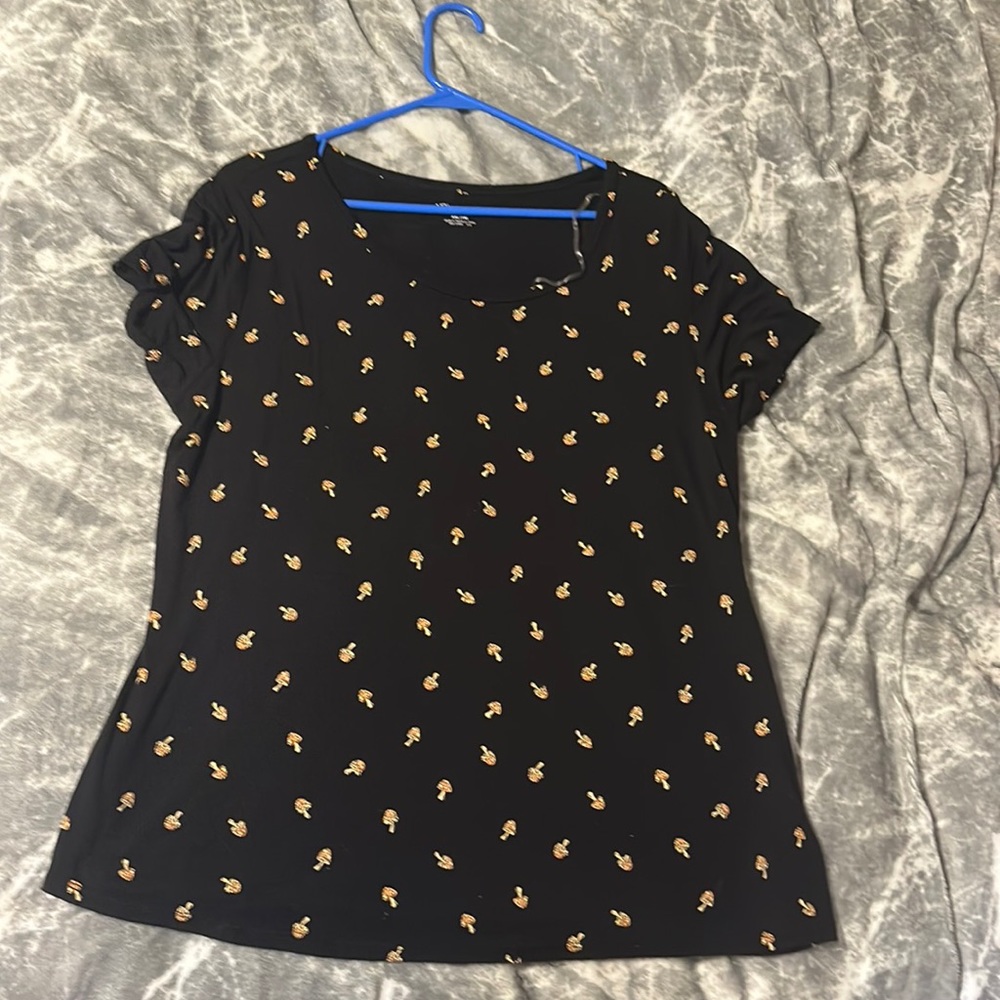 This is a shirt I wore once. Nothing is wrong with it it just doesn’t fit now.